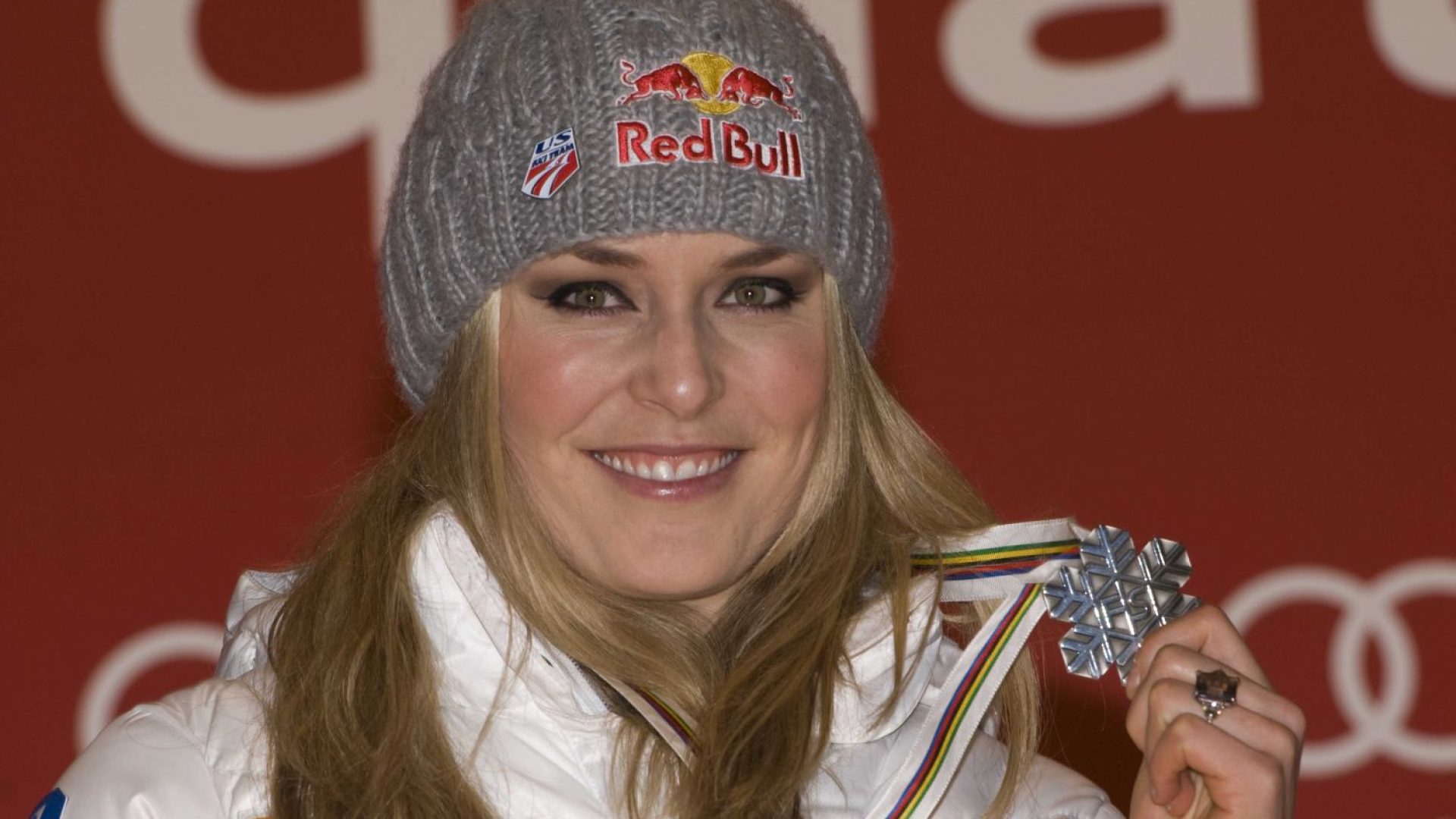 Lindsey Vonn keeps collecting World Championship medals. After two silver medals at Are (SWE) and two gold medal at Val d'Isere (FRA), the silver medal of the downhill at Garmisch is Lindsey's fifth world championship medal.