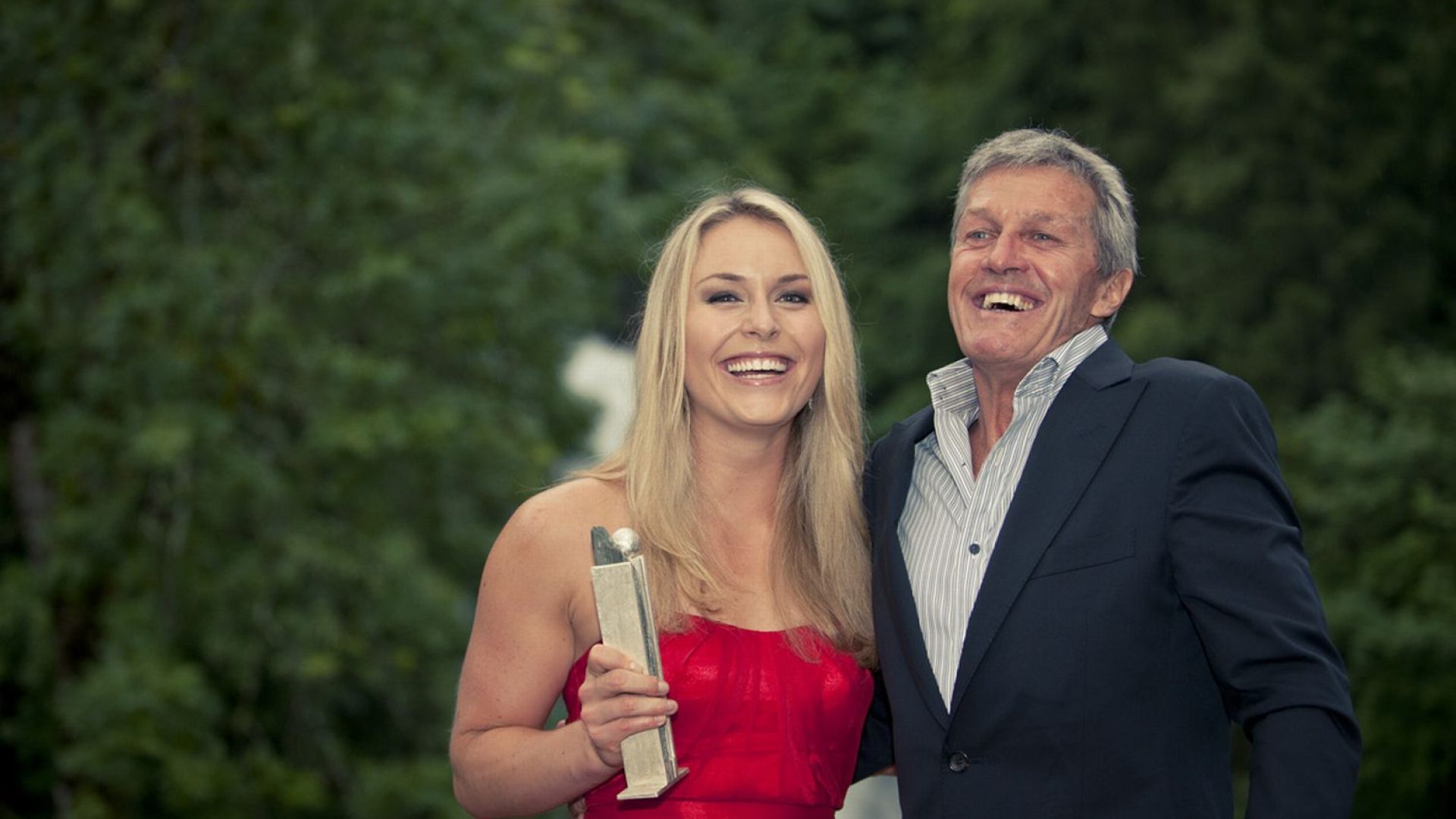 Lindsey Vonn receives "Preis Herbert" for her work in promoting the Alps and the sport of alpine skiing. Lindsey is the first female, first non-European and the youngest person ever to receive this award. Swiss skiing legend Berhard Russi, who received the award back in 2001, celebrates with her.