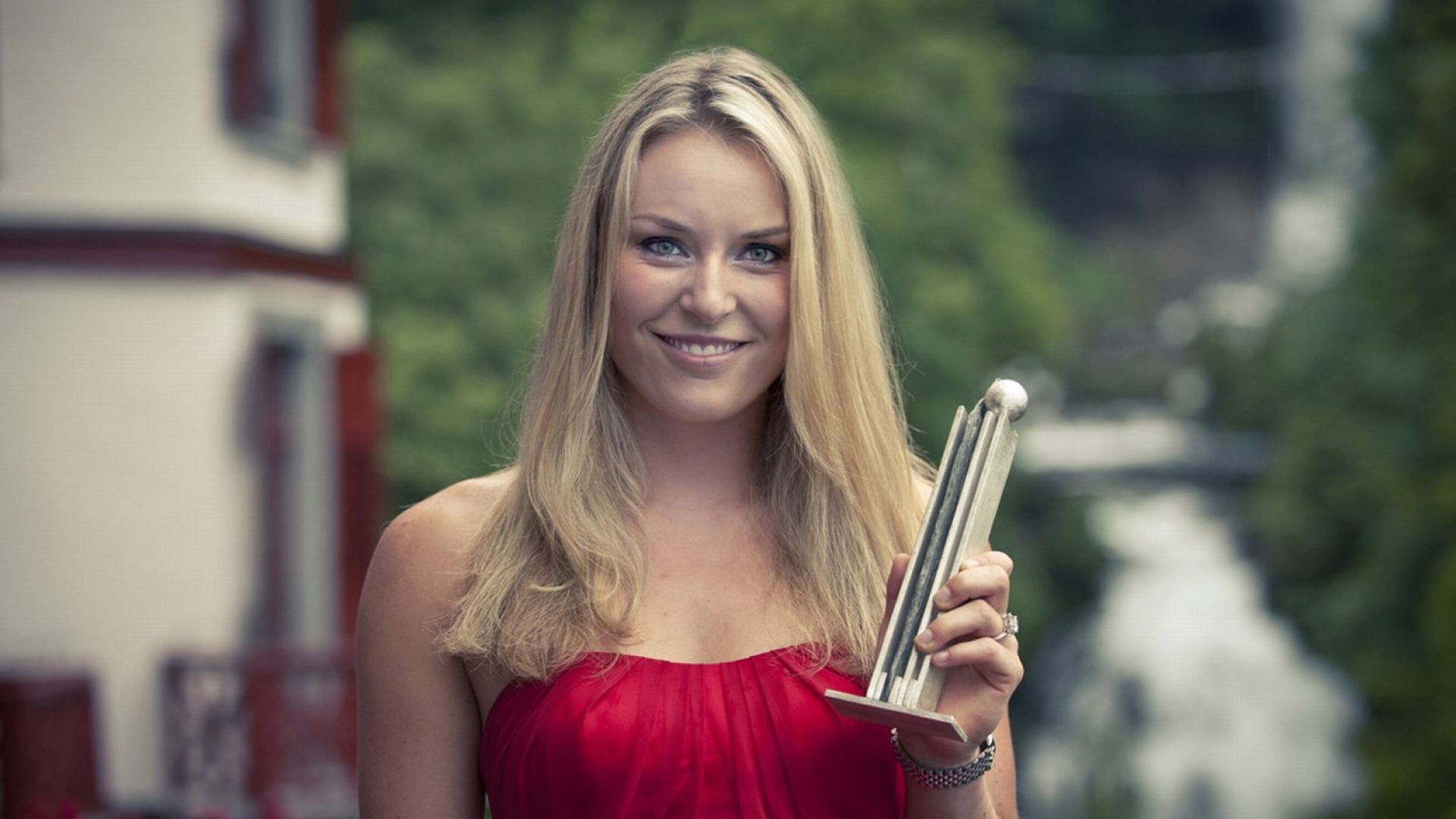 Lindsey Vonn receives "Preis Herbert" for her work in promoting the Alps and the sport of alpine skiing. Lindsey is the first female, first non-European and the youngest person ever to receive this award.