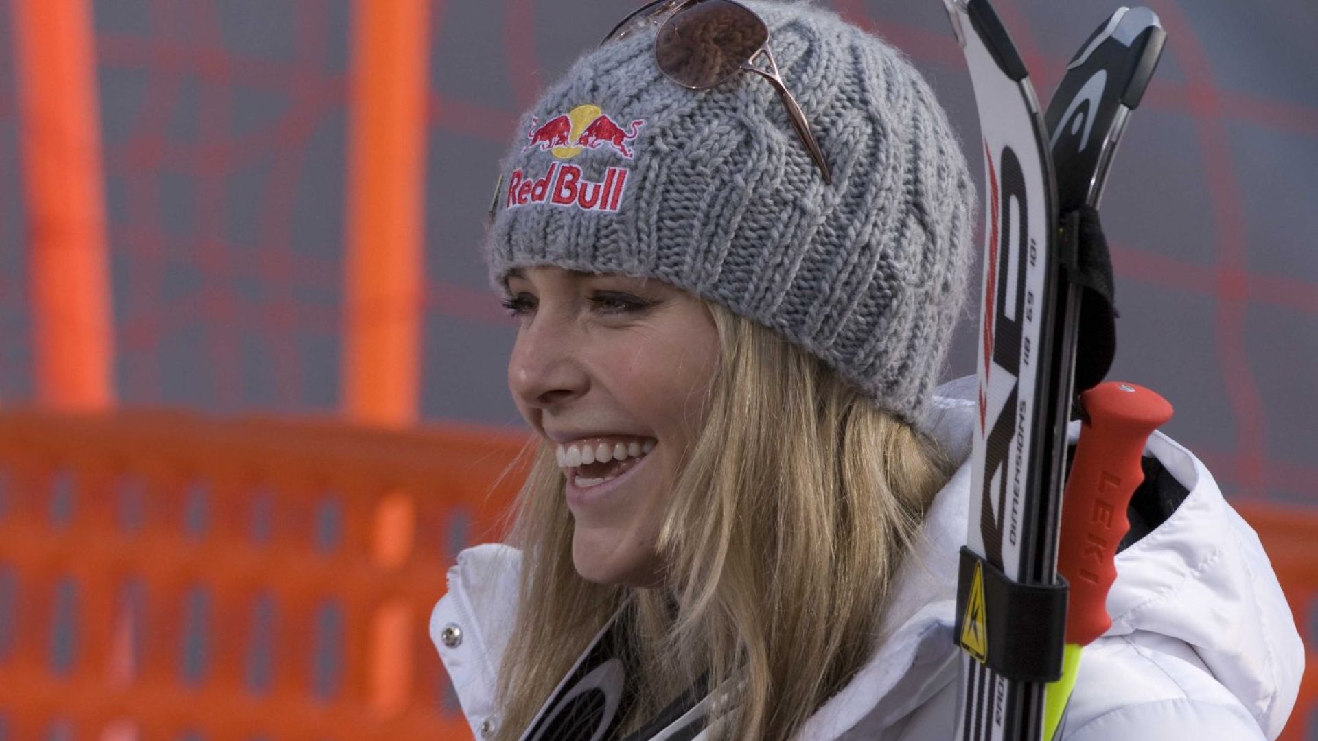Lindsey Vonn keeps collecting World Championship medals. After two silver medals at Are (SWE) and two gold medal at Val d'Isere (FRA), the silver medal of the downhill at Garmisch is Lindsey's fifth world championship medal.