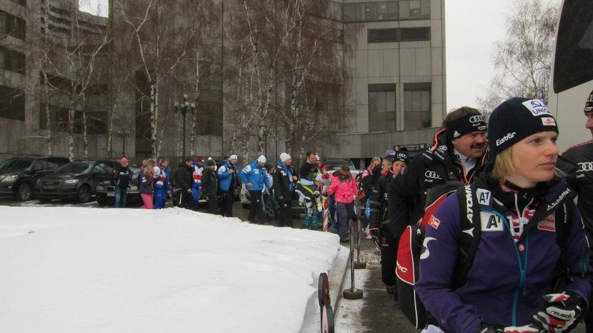 athletes-load-the-bus-to-head-to-luzhniki-olympic-complex-for-the-night-parallel-slalom-in-moscow