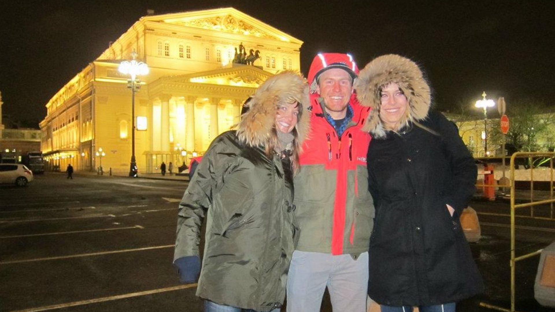 julia-mancuso-ted-ligety-and-lindsey-vonn-in-front-of-the-bolshoi-theater-in-moscow