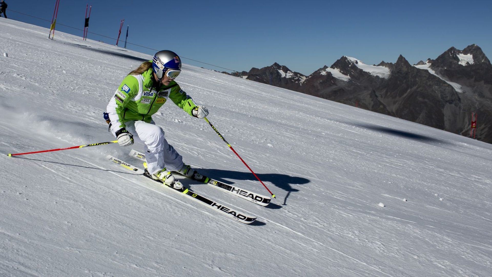 lindsey-is-back-on-skis
