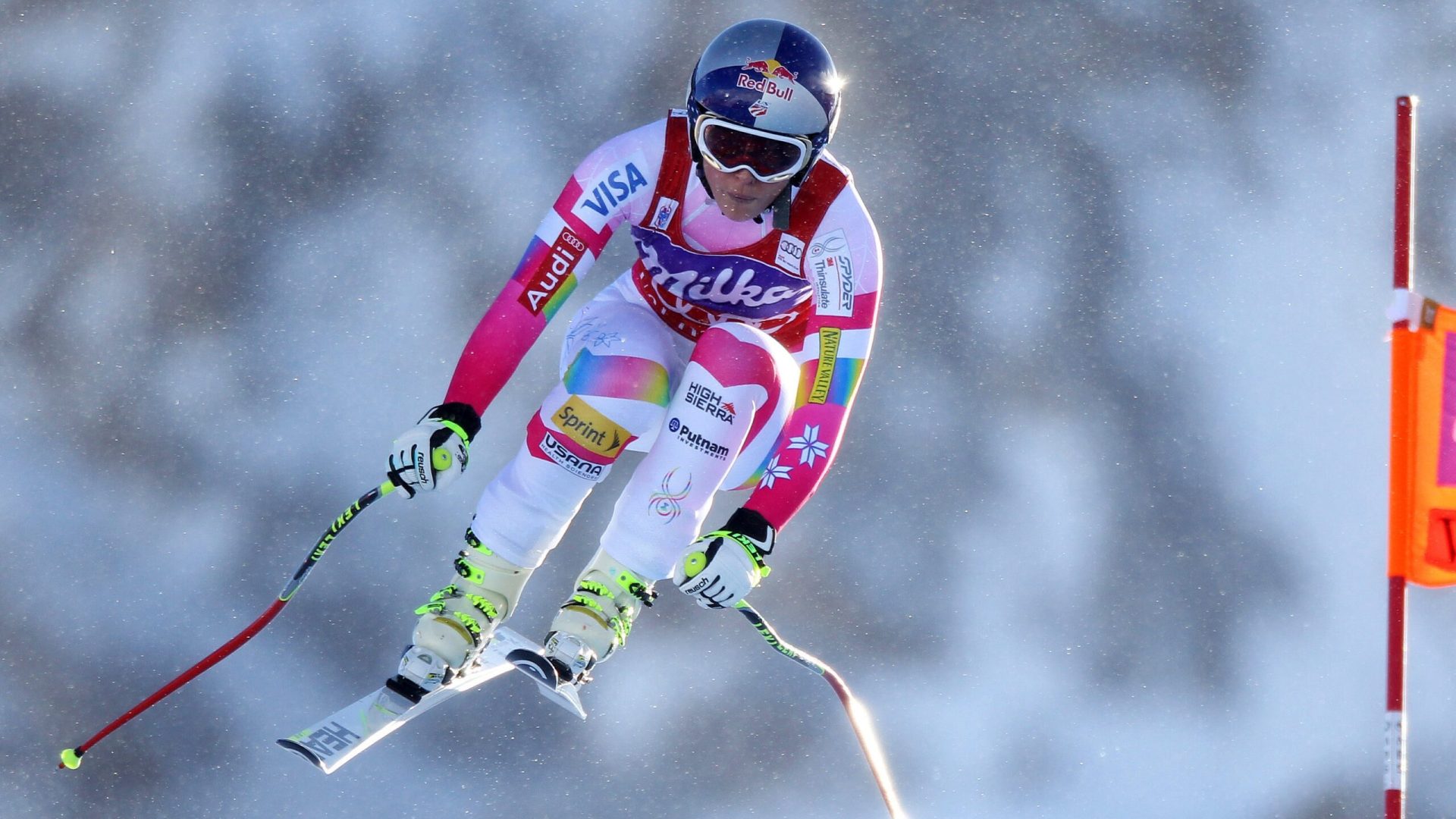 lindsey-races-down-the-course-during-the-womens-world-cup-downhill-in-val-disre