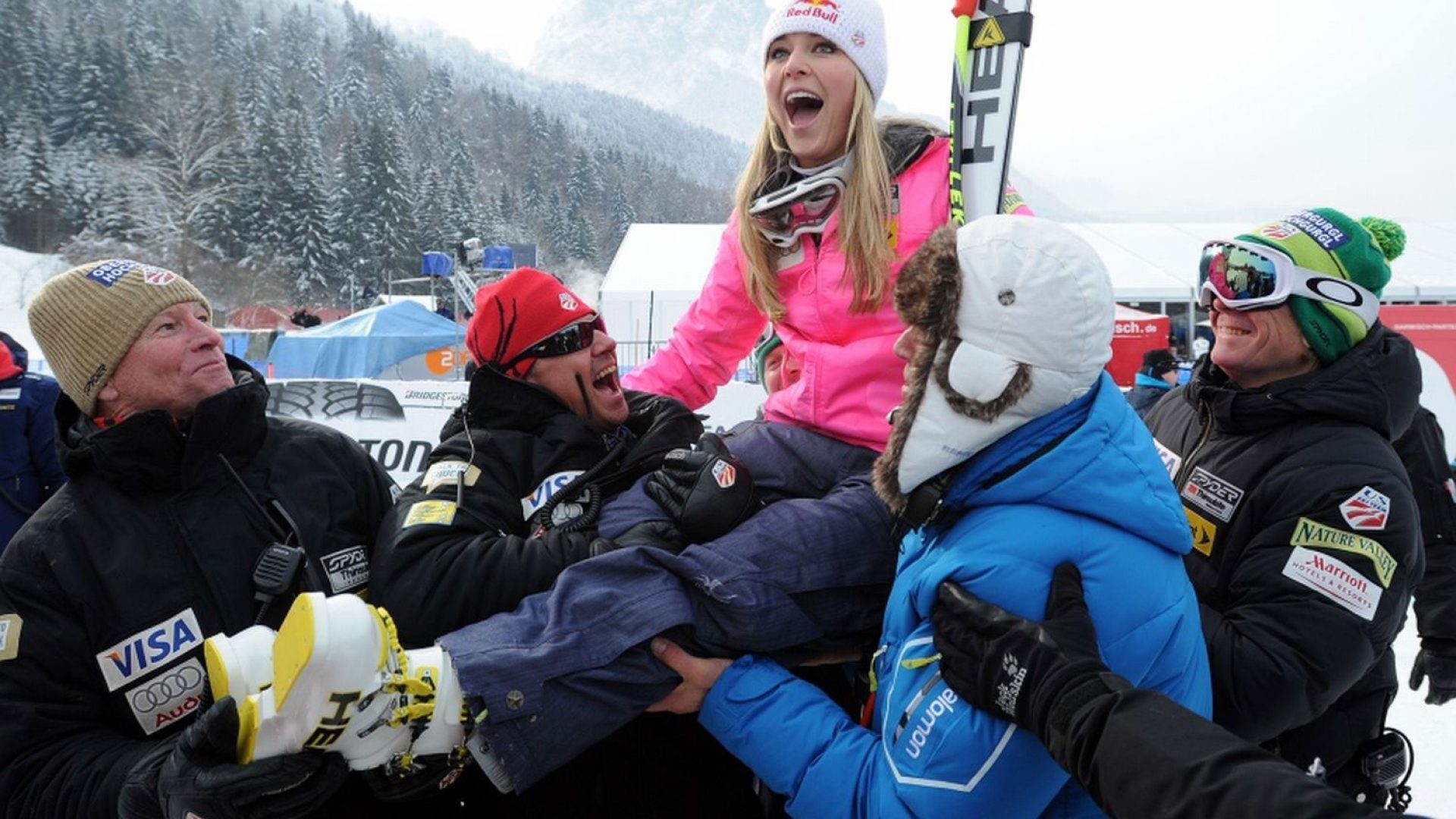 lindsey-with-her-team-in-garmisch