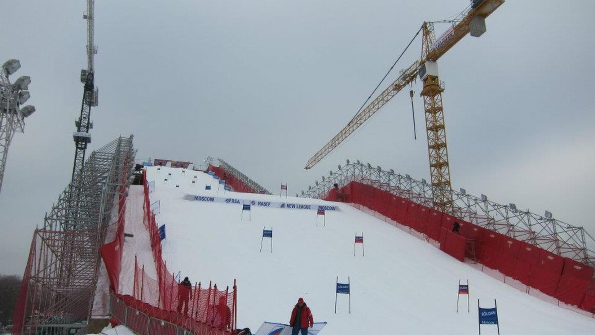 the-ramp-at-the-luzhniki-olympic-complex-for-the-night-parallel-slalom-in-moscow-is-170-feet-high-and-over-535-feet-long-1